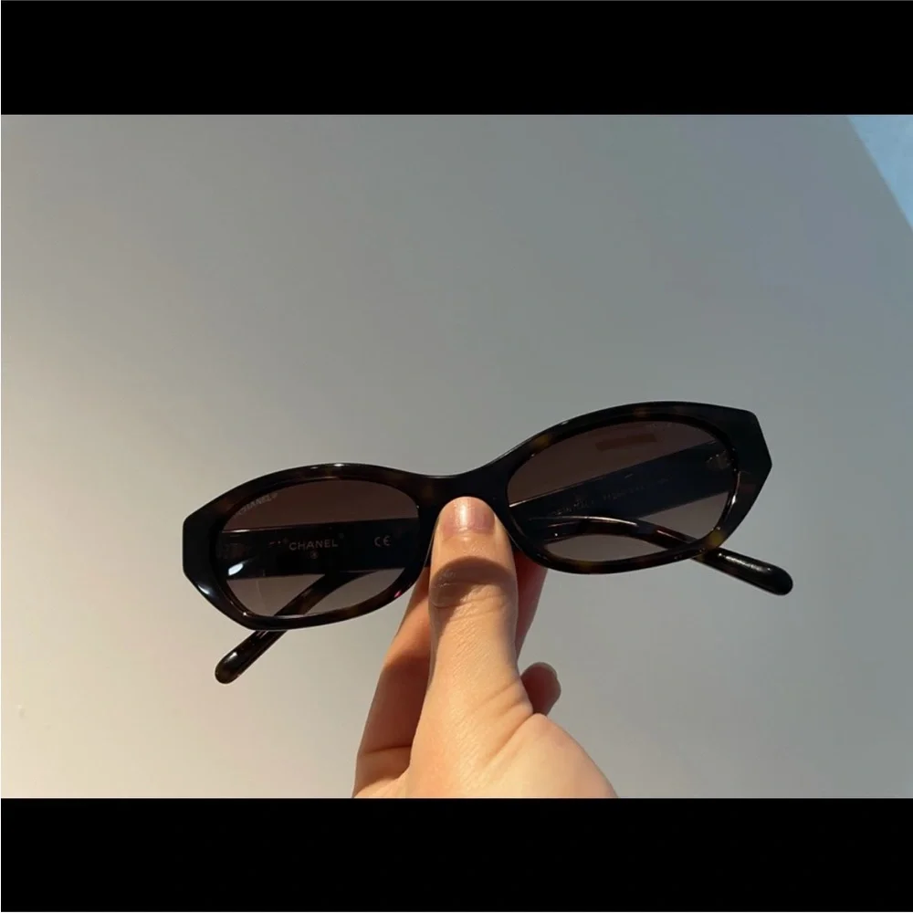 New Chanel Limited Edition rectangle sunglasses A71280 from 2018 collection.